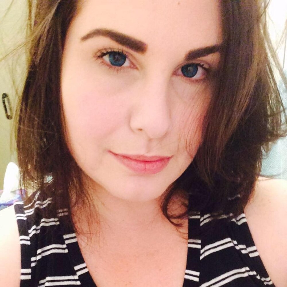 Meet your Posher, Demi - Picture 6 of 14